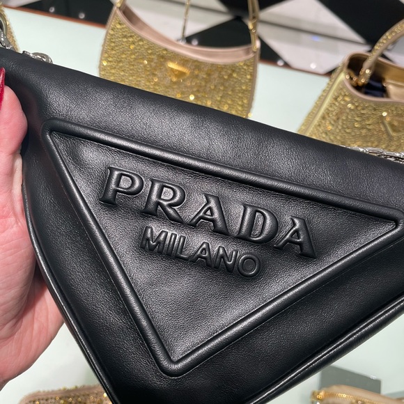 💯 Authentic PRADA Triangle Logo Embossed Leather Convertible Shoulder Bag (NWT) - Picture 13 of 16